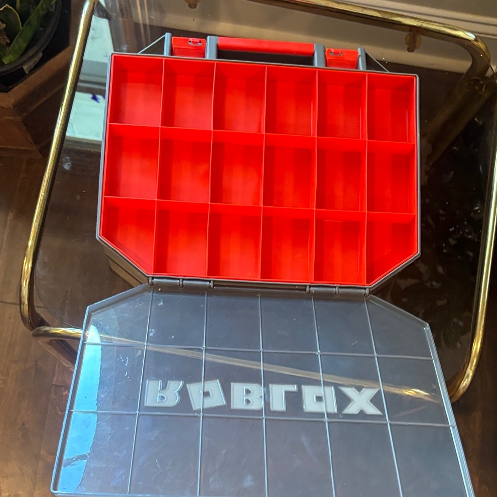 Roblox Kids Storage Case - Red - Picture 3 of 4